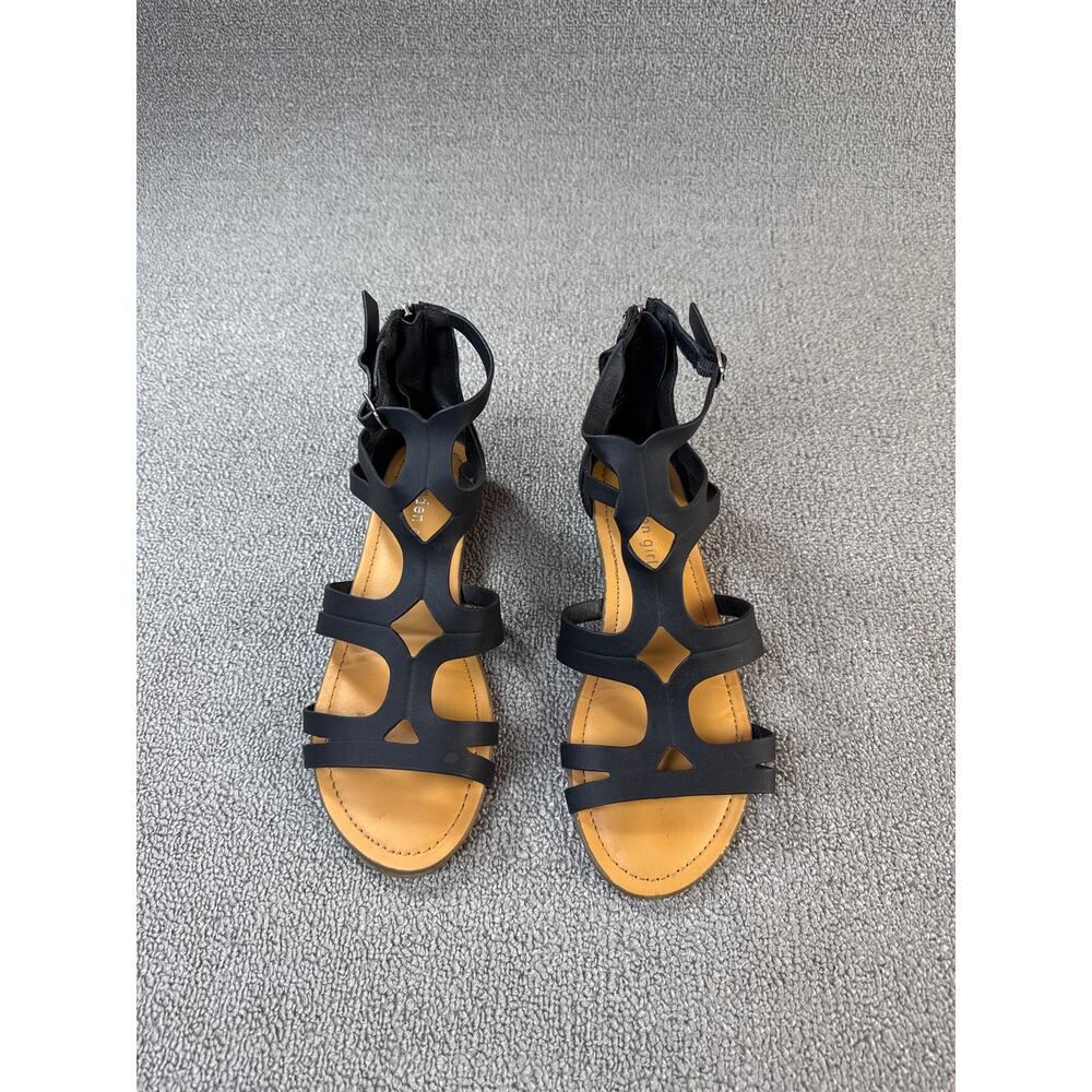 Steve Madden Sandals Flat Black Size 7.5